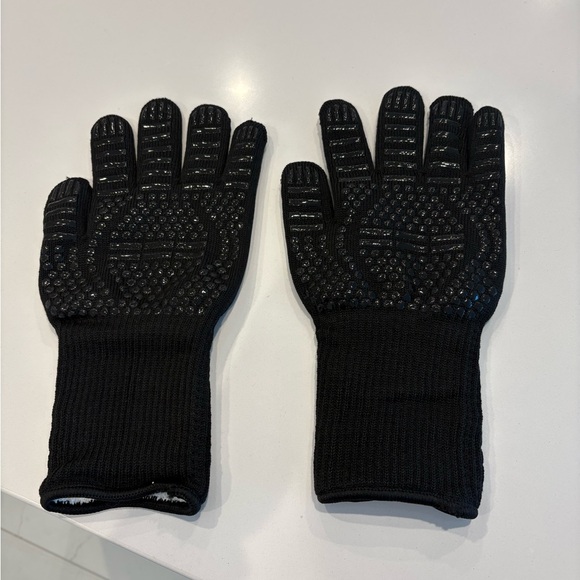 NWT Heat Resistant Gloves - Picture 2 of 7